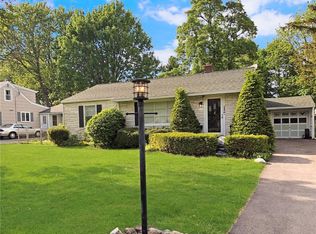 488 Pineview Dr, Webster, NY 14580