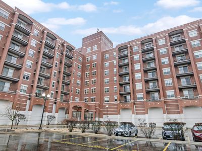1700 Riverwoods Dr APT 302, Melrose Park, IL, 60160