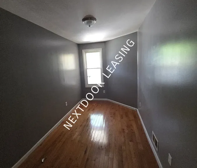 550 Garfield Ave #1FM — Photo 8