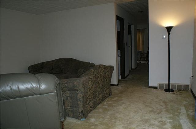 2nd image of 3260 Valley Ln S