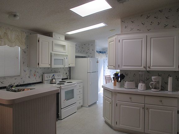 5th image of 14210 Los Altos St