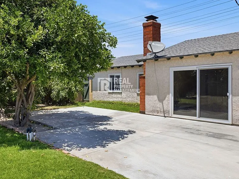 5082 Edinger Ave — Photo 36