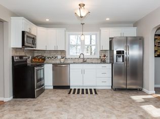 27 Glendale St, Chicopee, MA 01020