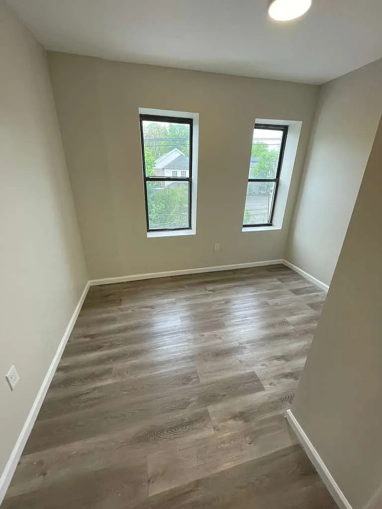 4 bed, $2,250 — Photo 2