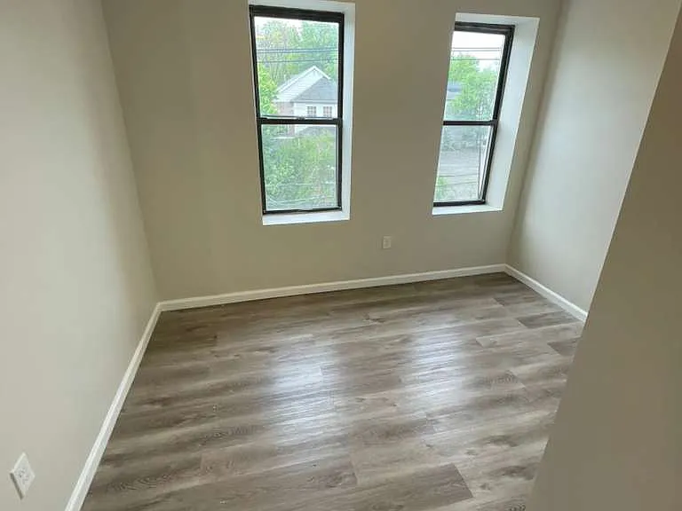 383 Avon Ave #3R — Photo 2