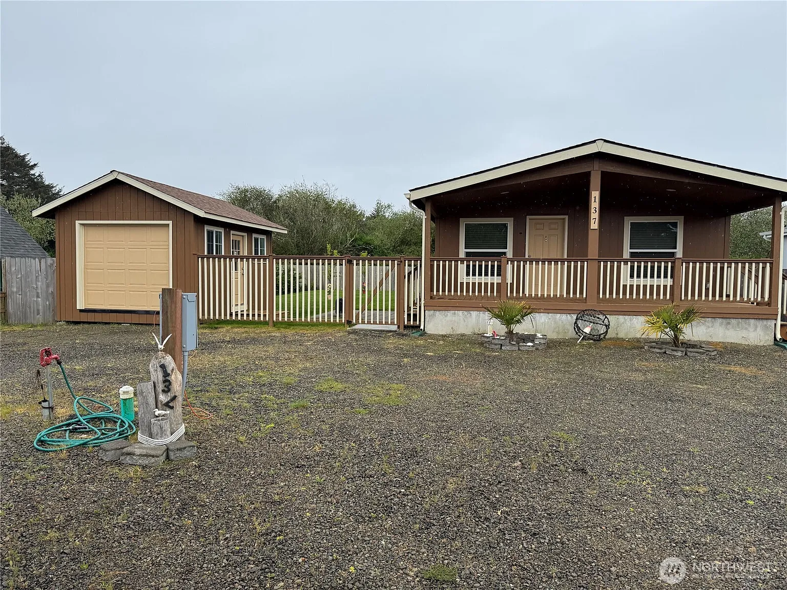 137 Frigate Street NW photo 1