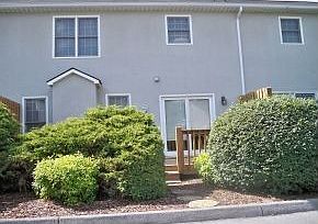 2nd image of 103 Bentley Parc #4