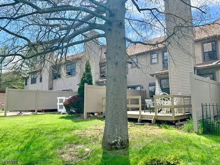 305 Marten Rd — Photo 30