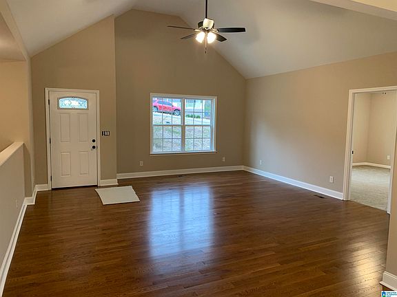 4th image of 801 Lakeshore Cir