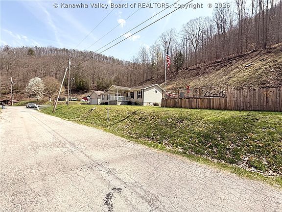 4th image of 1145 Cameo Rd