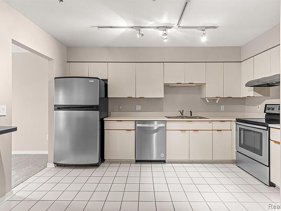 4th image of 644 Ashley Cir