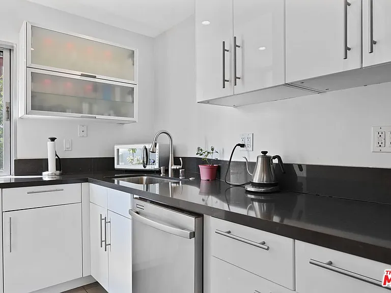 7250 Franklin Ave #414 — Photo 12