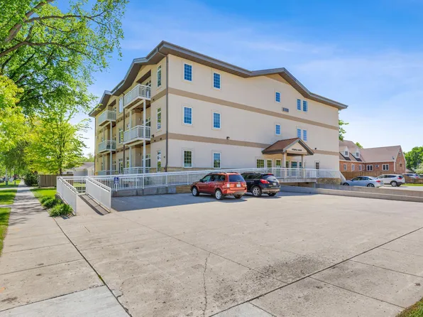 203 6th St S APT 101, Moorhead, MN 56560