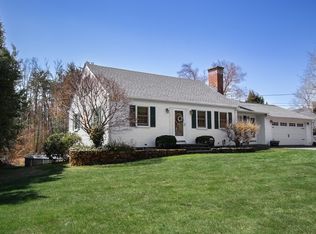 32 Decorie Dr, Wilbraham, MA 01095