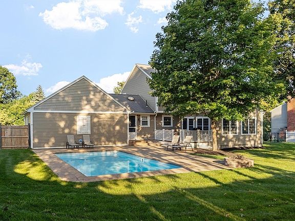 5th image of 4 Lantern Ln