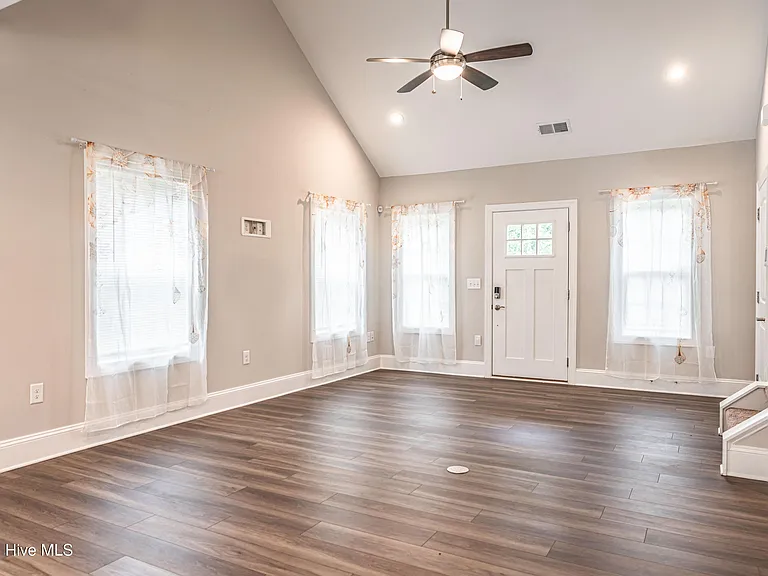 315 Mashie Ct — Photo 11