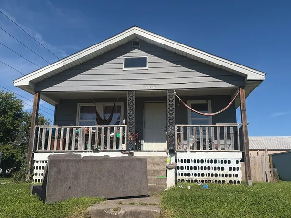 329 N Benton Ave, Marshall, MO 65340