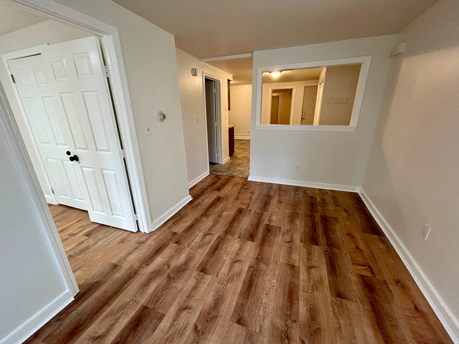 2 bed, 1000 sqft, $1,900 — Photo 4