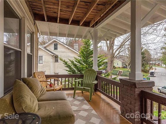 Amazing private front porch