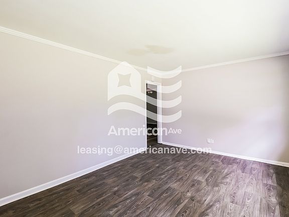 1585520_004_living_room_5.jpg