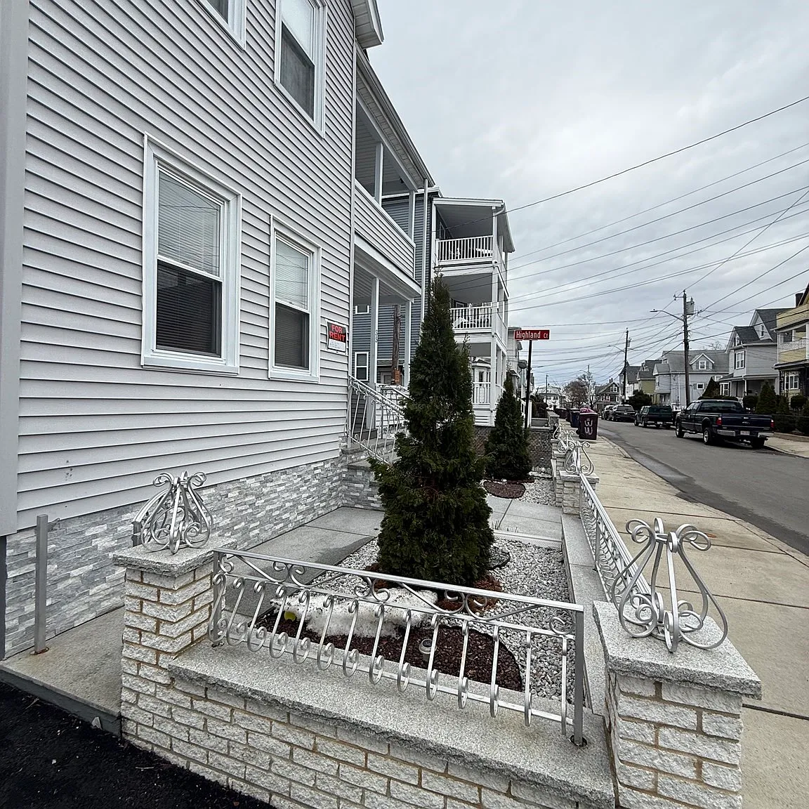 3 bed, 1.0 bath, 9999 sqft, $2,900 — Photo 2