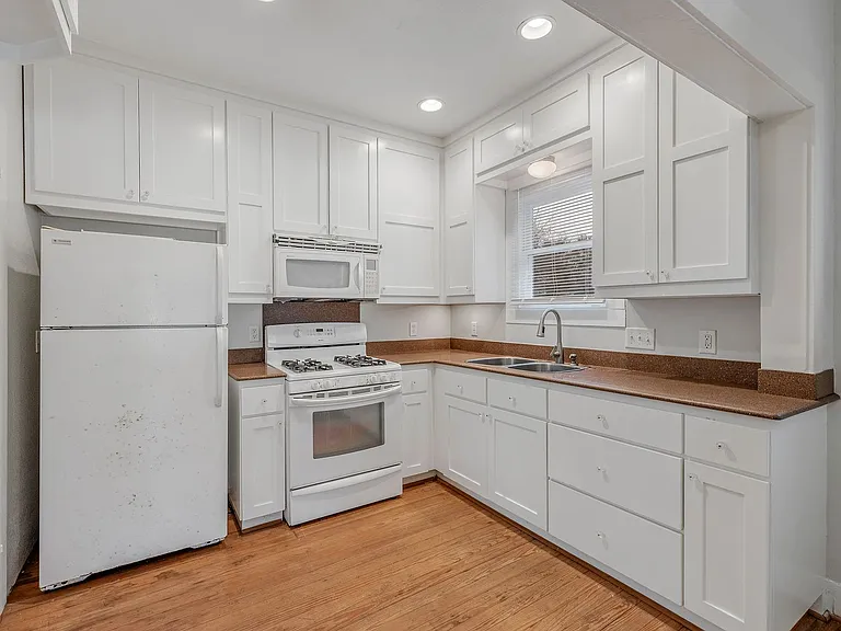 304 N Haswell Dr — Photo 7