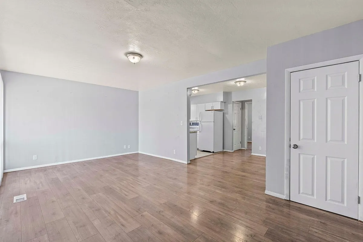 Building Photo - Eccles Avenue Apartments