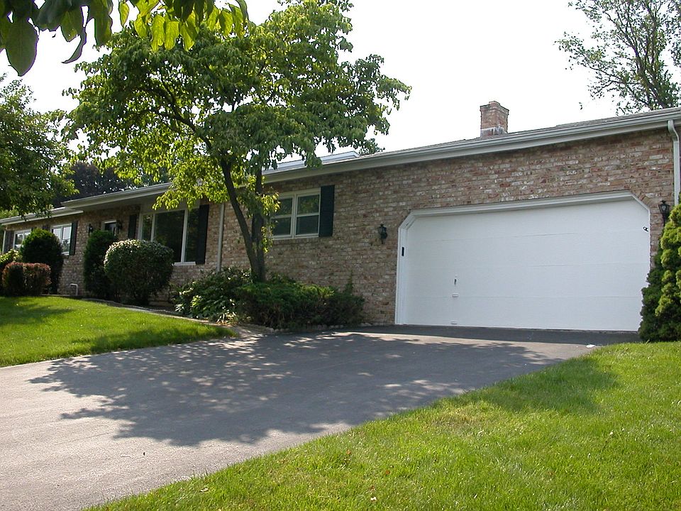 2nd image of 836 Mandy Ln