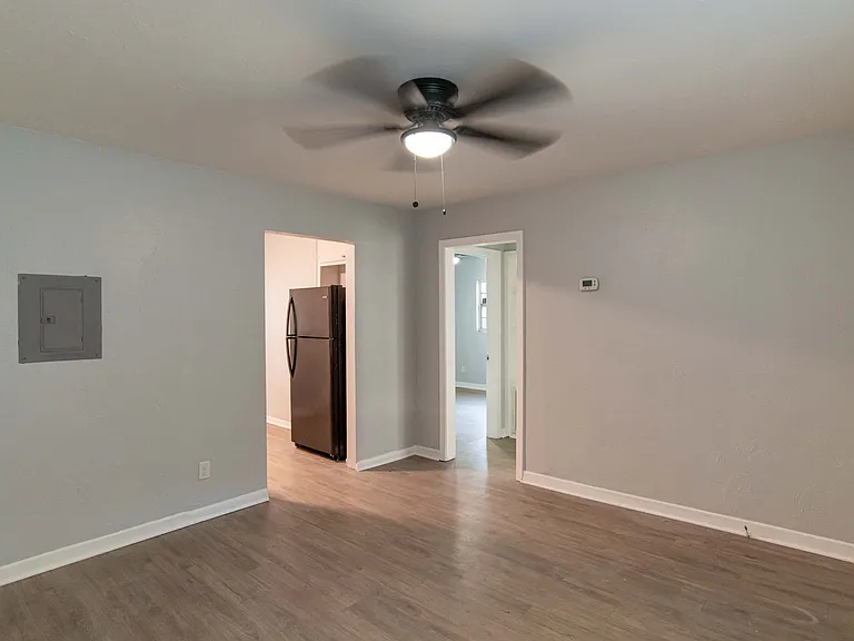 1343 Charlotte St — Photo 6