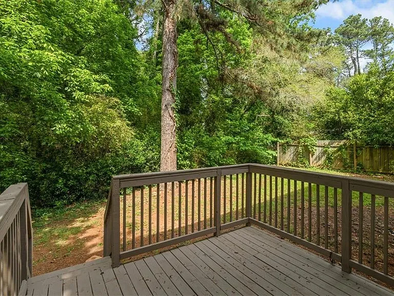 2223 Columbia Dr — Photo 40