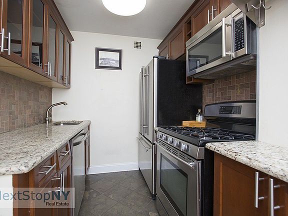 5th image of 235 E 57th St APT 2D