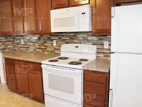 5th image of 216 Clover Ln