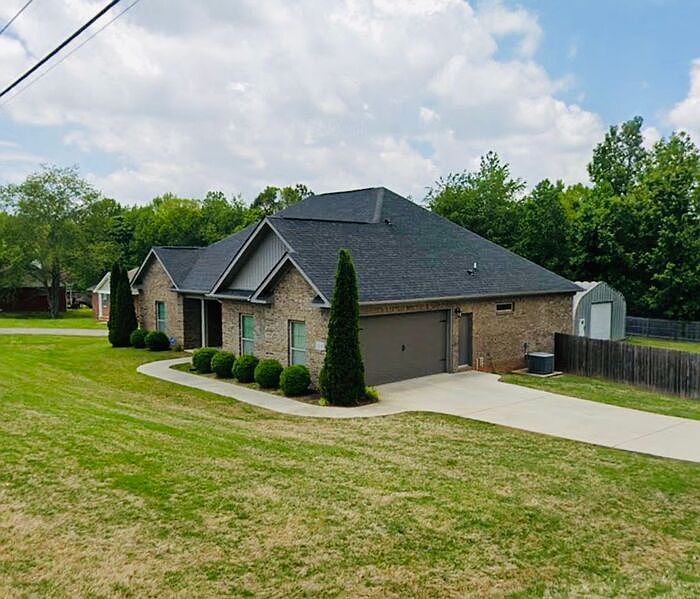 1st image of 100 Lorene Dr