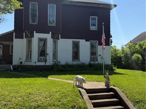 598 Wabash Ave N, Brewster, OH 44613
