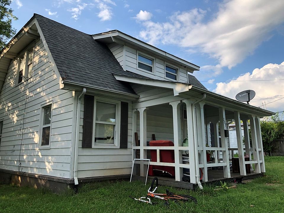 2nd image of 207 Highland Ct