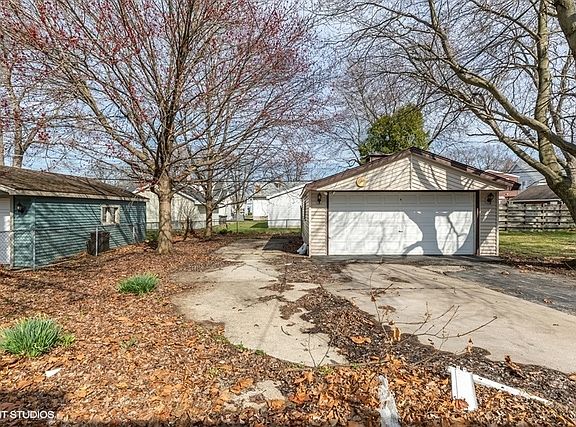 3rd image of 17921 Oakley Ave