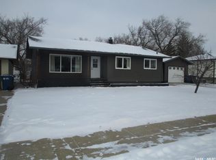 249 6th Ave E, Gravelbourg, SK S0H1X0