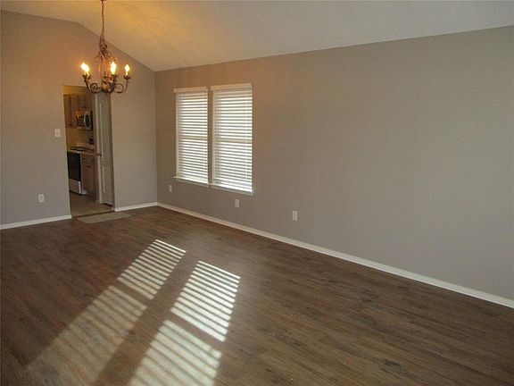 4th image of 517 Alex St