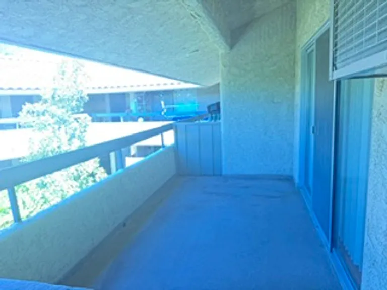 1642 E Hillcrest Dr — Photo 4