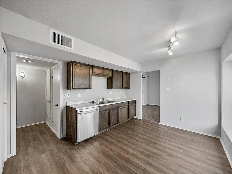 28 Brewster Ct — Photo 60