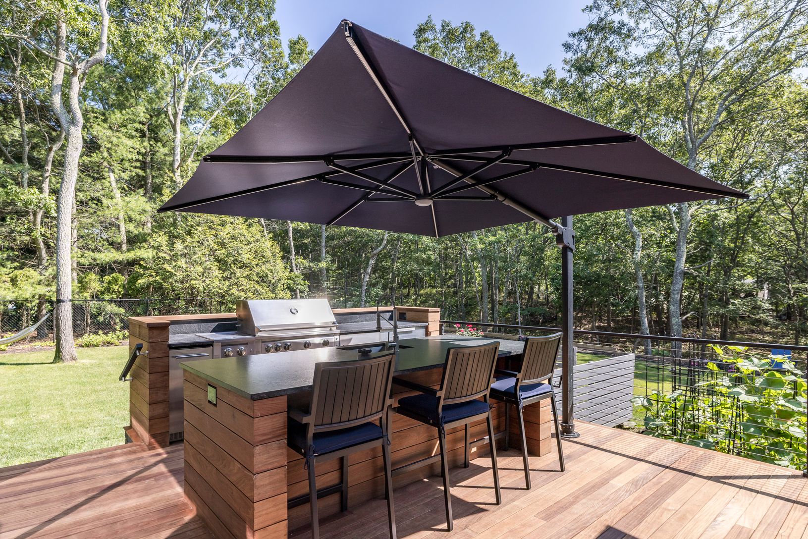  Outdoor Kitchen with Ice Maker, Fridge, Grill, Dishwasher etc. 