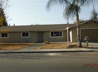 75 Greenwood Ave, Sanger, CA 93657