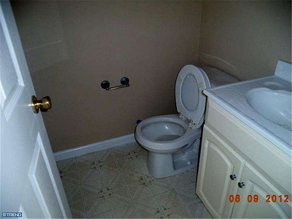 5th image of 419 Holly Ave