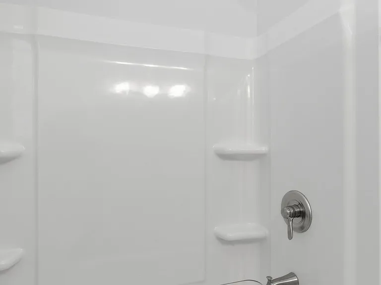 340 Lynn Dr — Photo 3
