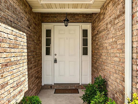 4th image of 490 Hillside Dr