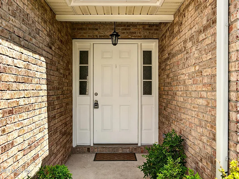 490 Hillside Dr — Photo 4