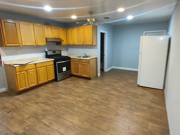 4th image of 900 W Moyamensing Ave Floor 1