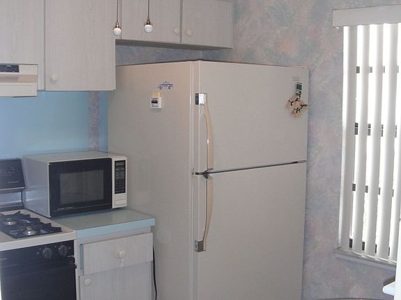 2nd image of 1422 Arrowhead Cir W