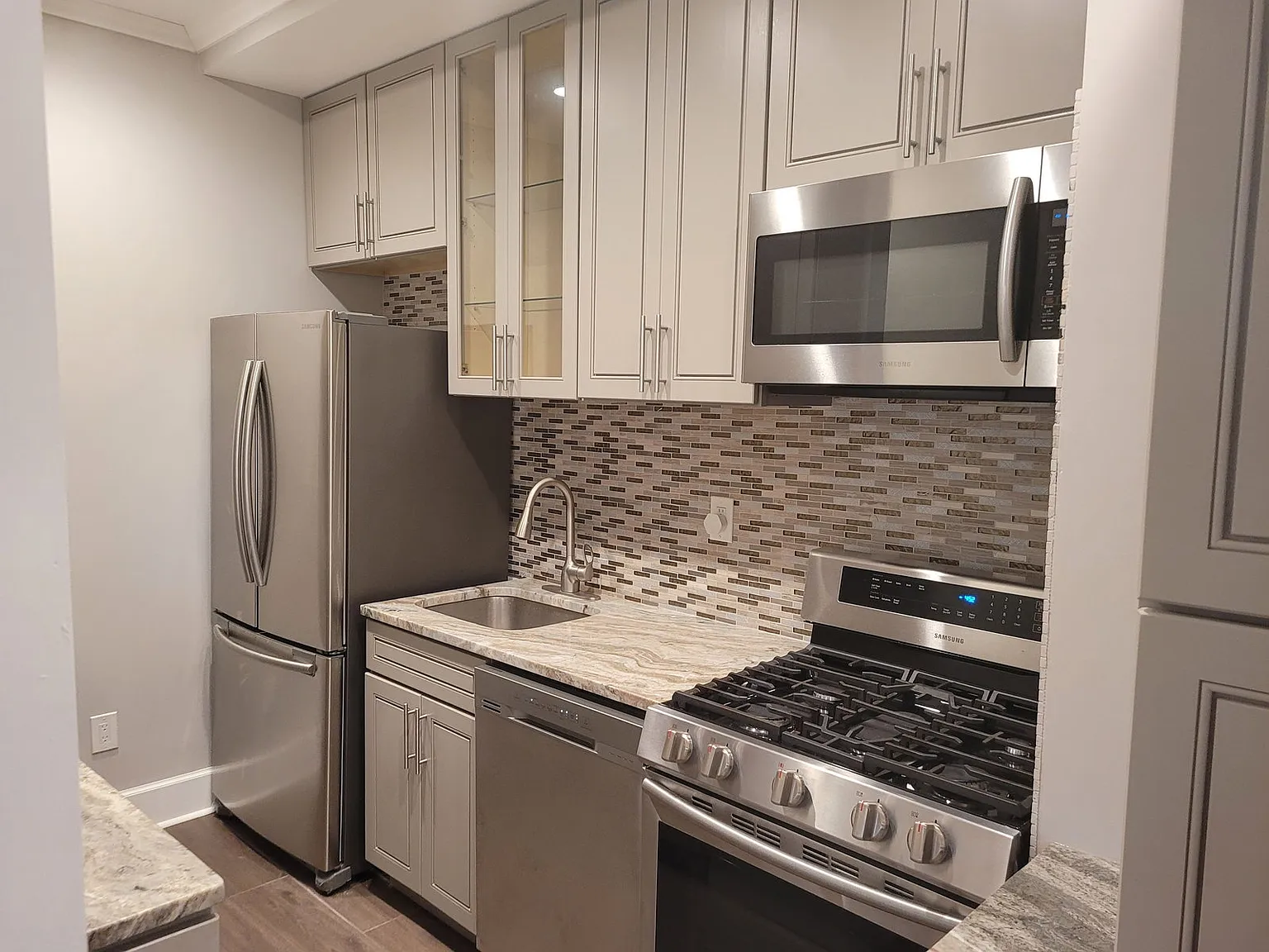 2 bed, 2.0 bath, 1350 sqft, $2,425 — Photo 2
