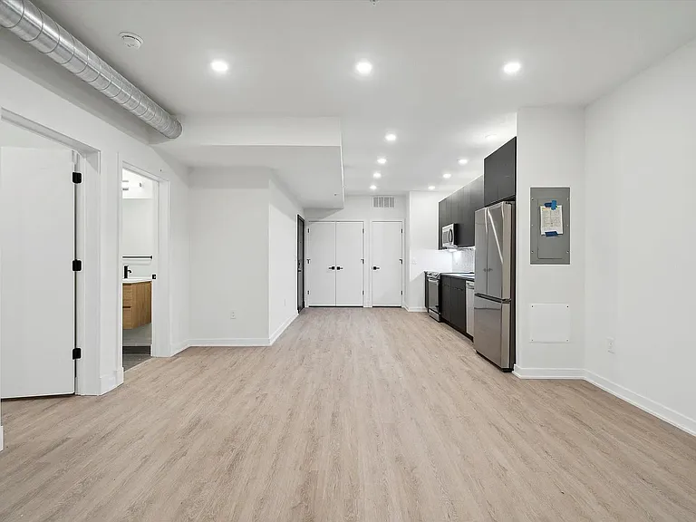502 N 13th St #E23 — Photo 3